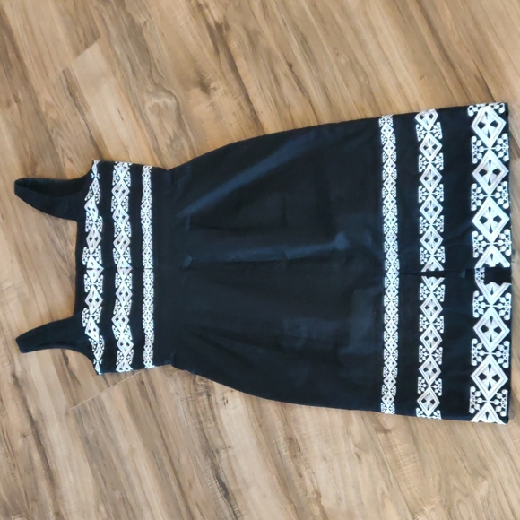 EUC WHBM Embroidered Empire Dress - Picture 5 of 8
